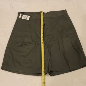 NWT BRITCHES SHORTS  SZ 35